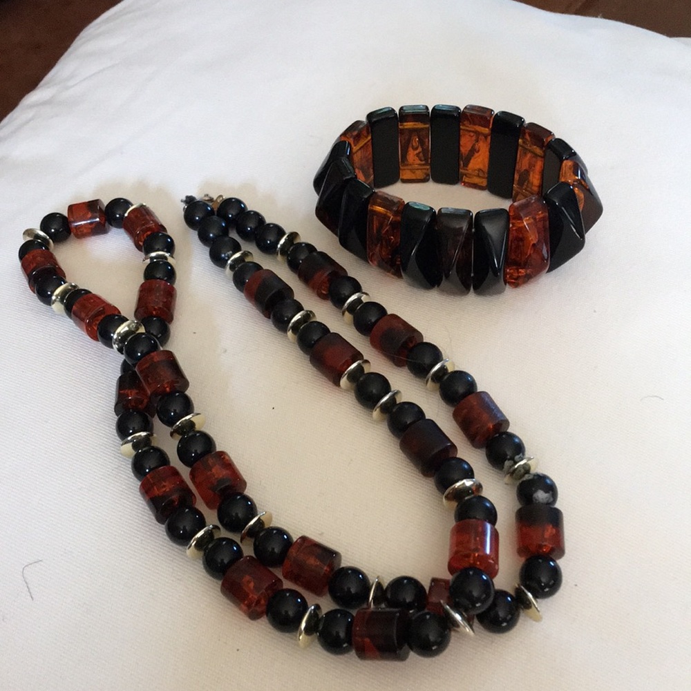 Gorgeous necklace and bracelet